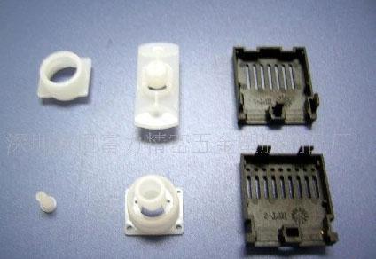 深圳市恒富力精密五金塑胶制品厂 探索压铸模与橡胶模的世界