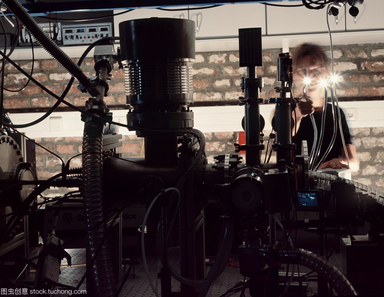 光纤与空中 量子纠缠实验的双重路径